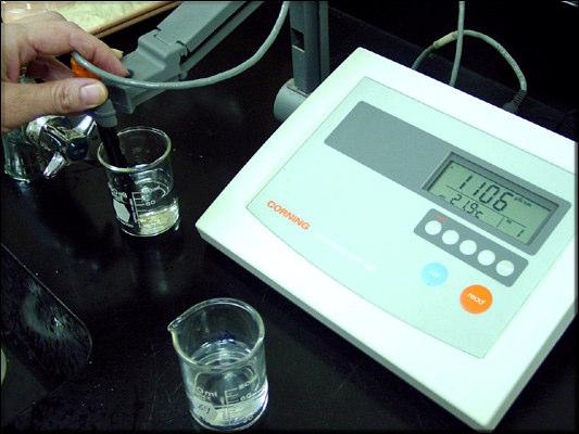 Salinity Meter - The conductivity (which is another way of measuring the amount of salinity) is measured on the