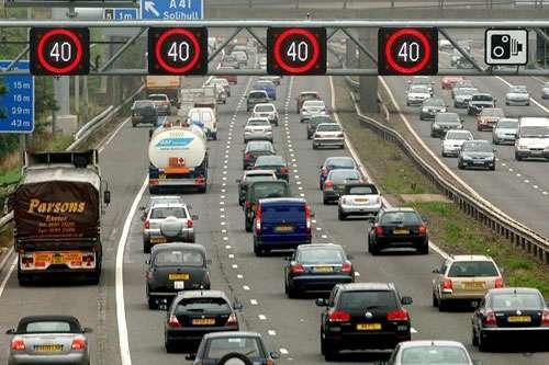 Image Source: https://www.deliveryquotecompare.com/news/highways-agency-open-use-hard-shoulders/ What is Variable Speed Limit?