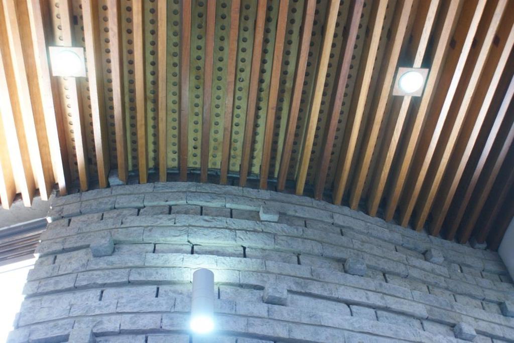 c) Ceiling Along the circulation aisles, the ceiling consists of mvule timber joists with perforated plywood and hesian cloth, 50mm thick