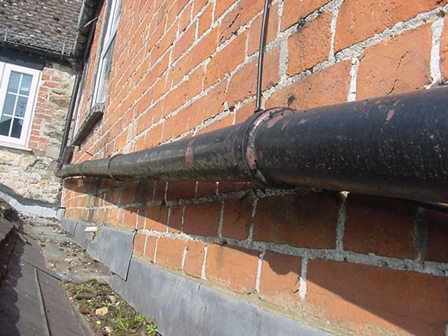 downpipes that are likely to leak A cement mortar and cement render has been used. We can also see vegetation growing on it.