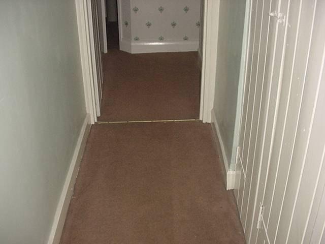 Corridor Painted plasterboard Average Access into roof space Mixture of papered and