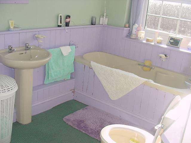 Bathroom Old style artex Papered and painted Boarding to dado height Carpet Joinery: Windows Doors Possibility of asbestos
