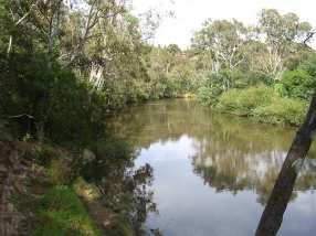 1. Riverside development and planning The natural corridor of the Yarra is vital to Melbourne s amenity and liveability.