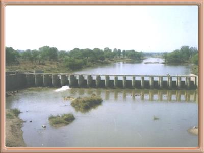 Dams and Weirs-The Kolhapur Type Bandhara source: http://www.maharashtra.gov.