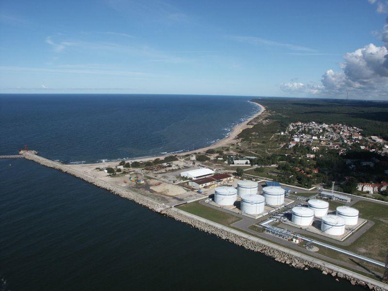 ADVANTAGES OF KLAIPĖDA PORT o Convenient geographical location: northernmost ice-free port on the Eastern coast of the Baltic Sea o A modern and unique container distribution centre HUB at Klaipedos