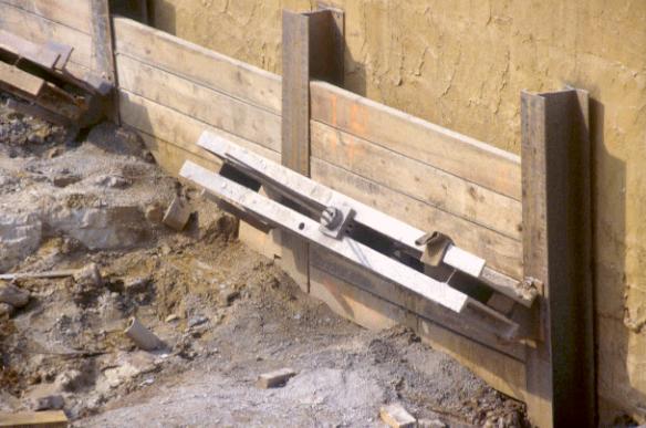 Tie back the h piles Plan Section Trench safety Anytime an excavation or trench is deeper than your hips, it is a potentially life threatening workplace.