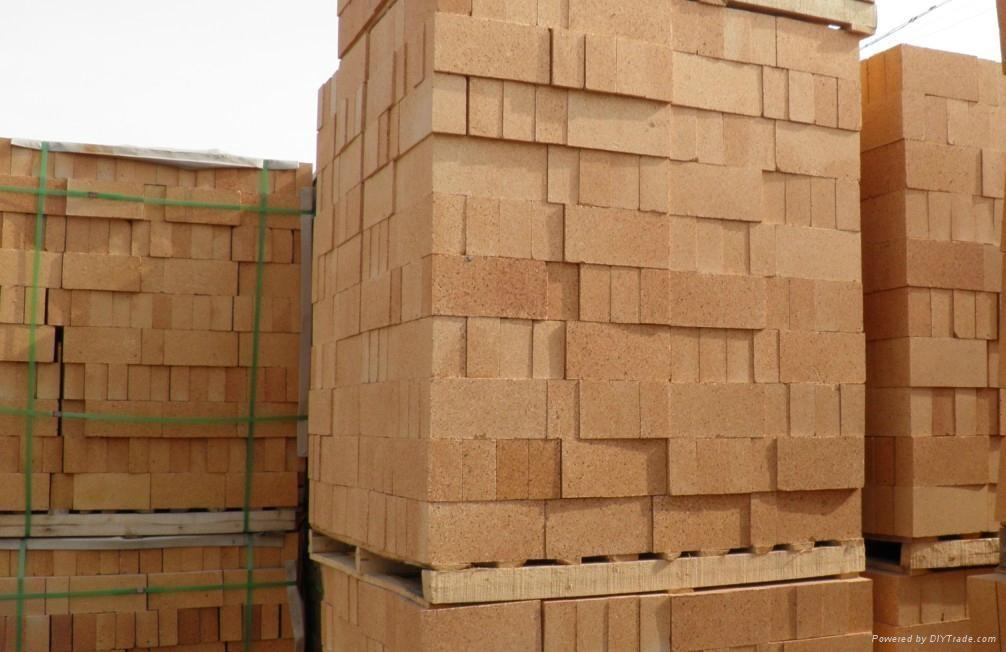 Refractory Bricks The structure housing the furnace may be made of steel, but the furnace itself is made of refractory brick.