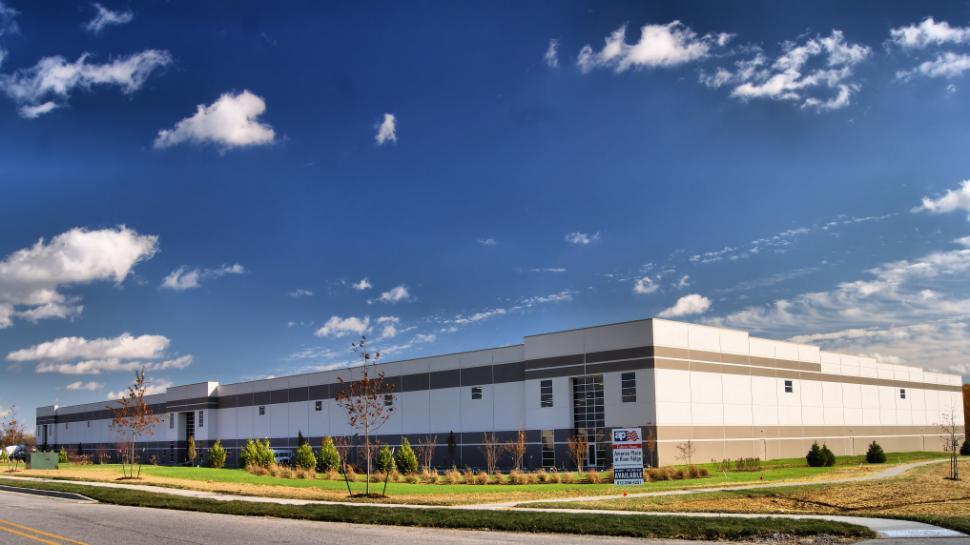 80 Acre Warehouse Campus Campus Features & Highlights Existing Buildings, Build-to-Suit, and Green Field Options Available in sizes ranging from 75,000 sf to 750,000 sf Lush Landscaping and Artistic