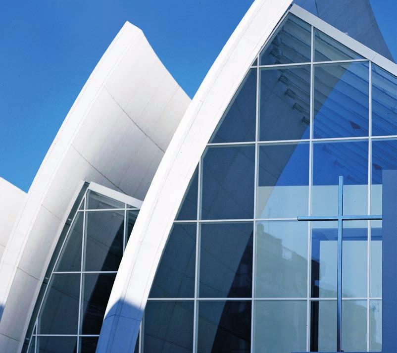 These same qualities also allow for great interior daylight, which no doubt explains why Pilkington Optiwhite is the product of choice for architects for buildings where transparency and brightness