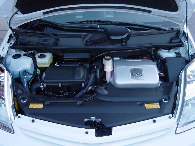 Toyota Prius: Combustion Engine on the left