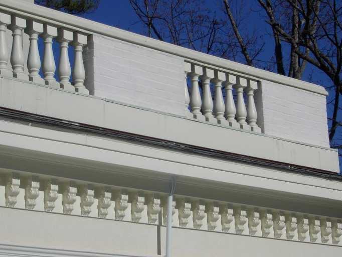 Cambridge Applications ROOFTOP APPLICATIONS The Cambridge Collection rooftop balusters come in two rooftop heights, 18 and 22.