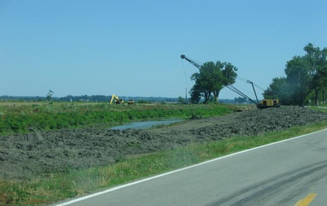 17 Completed repair of Big Oak Tree (Missouri) frontline levee with tarp