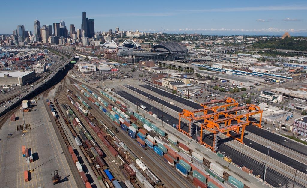 INTERMODAL EFFICIENCY A combination of on-dock and near-dock rail yards
