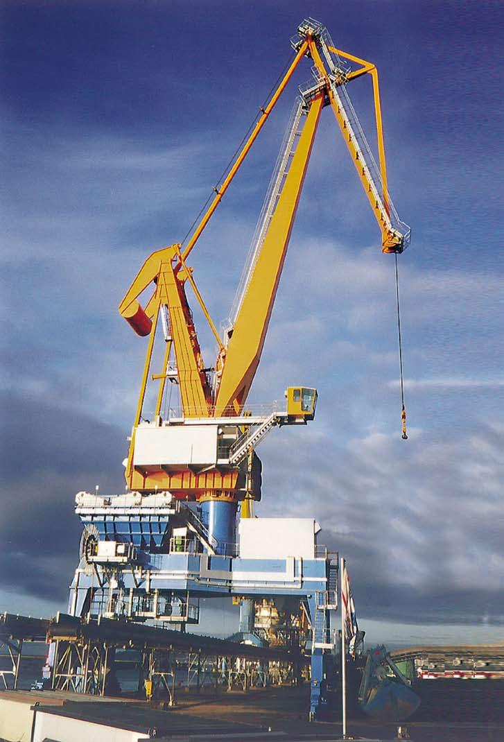 containers, though also the possibility to apply different lifting devices (hook, grab,