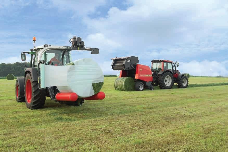 In addition to results and high output capability, users can appreciate the unique versatility of these machines: they can be carried on 3-point linkages or towed in combination with a baler.