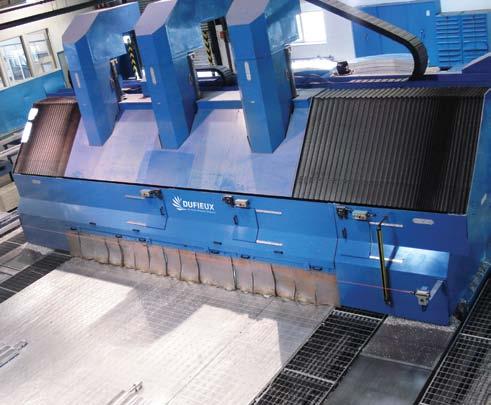 As one of DUFIEUX s most proven machines, this 5-axis multi-spindle high-speed milling gantry is designed to achieve outstanding results in the mass production of aluminum structural