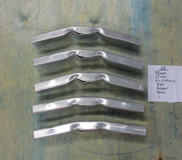 Figure 4.23: DP600, 1,5 mm thick, 80 mm spot weld spacing, low deformation. From top: 3 RSW and 2 rubber weld bonded. Figure 4.