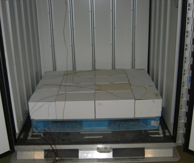 TR120013-01 Test Report Verification Testing RKN e1 Container (+5 C) Worst Case Load Version: 01 Page: 15 (26) Picture 9-1. Minimum load placed inside the RKN e1 9.1.2 Maximum load The load was