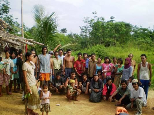 Case Study: Wilmar Group, Indonesia Land clearance for palm oil plantations 29 Summary: Complaint filed by NGOs & smallholders Extensive supply chain with many plantations and hundreds of communities