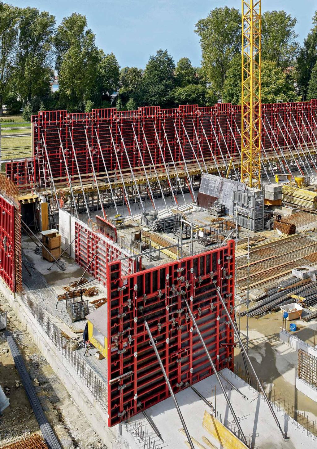 Working scaffold is not required Due to the fact that ties are installed from one side only, additional safety measures, e.g. working scaffold on the primary formwork, are not required, which saves both time and money.