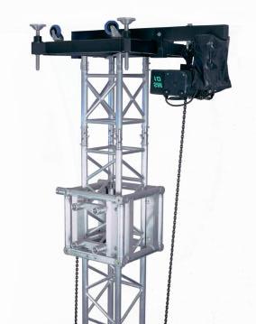 Correct to straight vertical position with the aid of a plumb-bubble by adjusting the screw jacks in the outriggers. Remove the rope from the tower (avoid climbing if not needed).