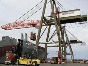 Types of Cranes Used: Cargo Loading Container being loaded on a ship Gantry cranes are