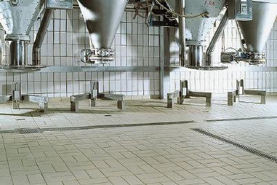 The integrally coloured, unglazed split tiles are particularly slip-resistant and thus prevent accidents at work.