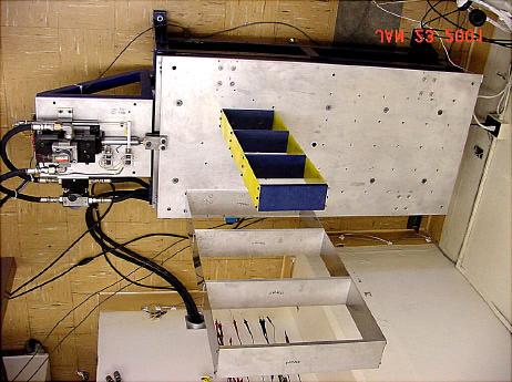 Fig. 11 Servo-hydraulic shaker table and structural models of forced vibration tests 3.
