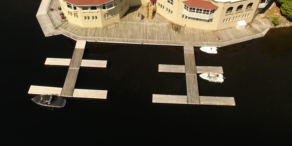 TABLE OF CONTENTS 1 Better docks, better business 2 Why NyDock floating docks?