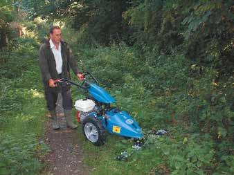 30 PETROL TURF CUTTER This scythe is perfect for cutting overgrown areas of long grass,