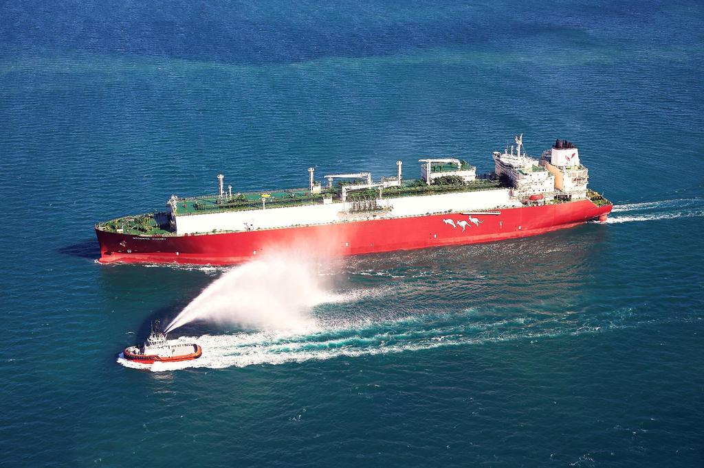 LNG marketing, trading and shipping Woodside is building LNG trading capability and adding value through LNG cargo trades. We are transitioning to a portfolio based seller.