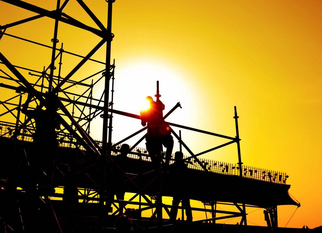 Safe Scaffold Erection and Inspection An estimated 2.3 million construction workers, or 65 percent of the construction industry, work on scaffolds frequently.