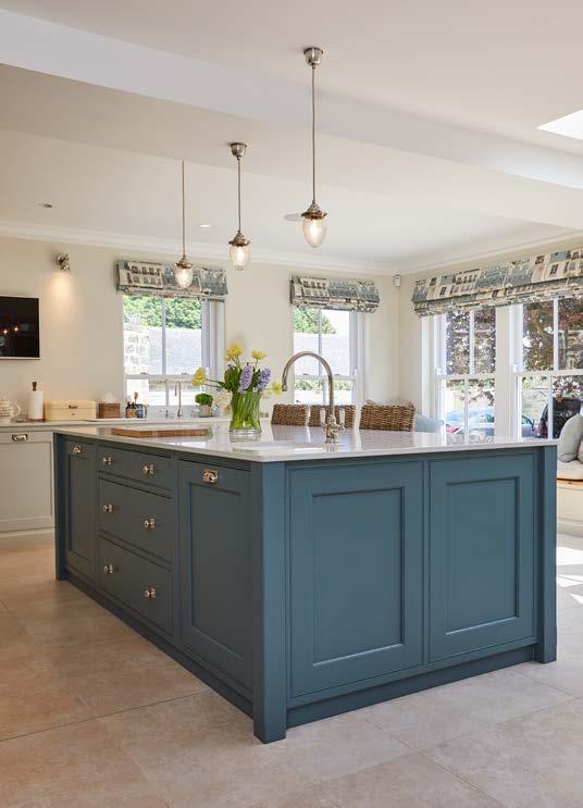 Oxford Taking inspiration from the traditional country kitchen, the Oxford project explores classic Shaker cabinetry in a relaxed colour palette.