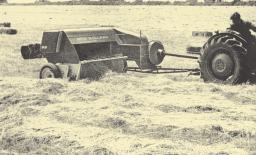 STILL LEADING THE WAY New Holland was the first brand to fit an automatic tying knotter on a baler; this made baling a oneman field operation.