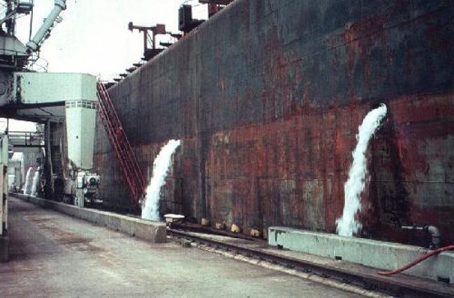 ballast water discharge in ports / bays 79 million tons BW (US) 43.