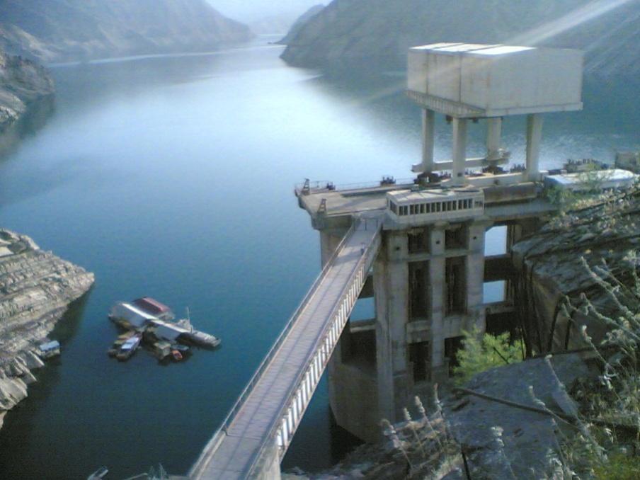 NUREK EXPERIENCE Nurek experience analyzed: - downstream hydrology - impact on Tigrovaya Balka