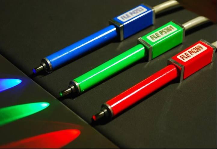 Features of NSG s Fluorescence micro-optics - 6 Pen-type optical heads Pen-type optical heads have been newly developed.