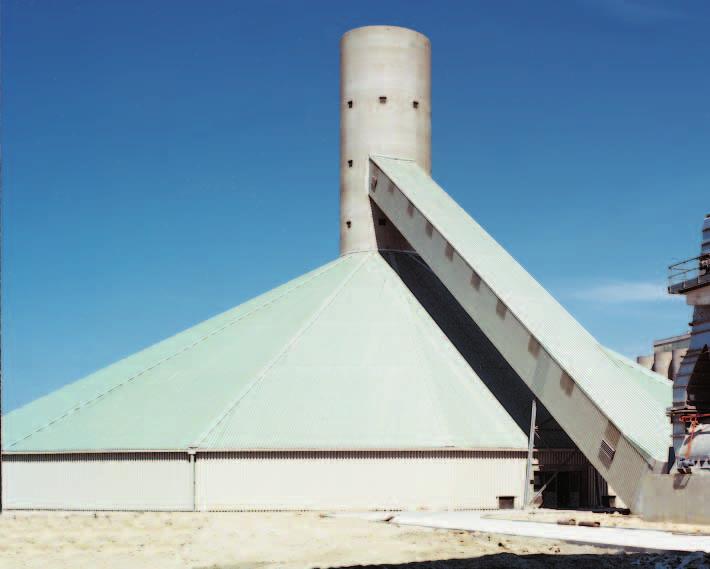 Feeding of covered stockpile Pan Conveyor with Buckets type BZB Designed for conveying routes with up to 60 inclination Conveying heights to 96 m Conveying capacities to 500 t/h Chains with 290 to