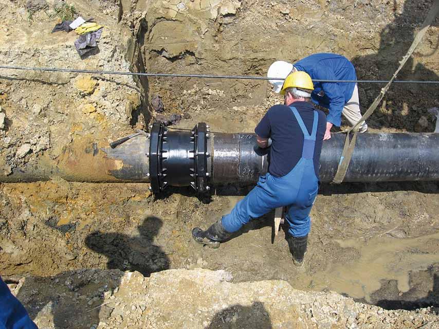 Germany - Coesfeld Maintenance of Existing Pipework Infrastructure Next Generation UltraGrip Coupling - DN400 Project Repair of leaking and severely corroded grey cast iron pipe.