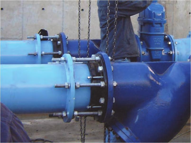Figure 52: Flange adaptor with restrained dismantling joint (bolts not tightened) While the restrained couplings are an acceptable design in any high pressure installation, the unrestrained couplings