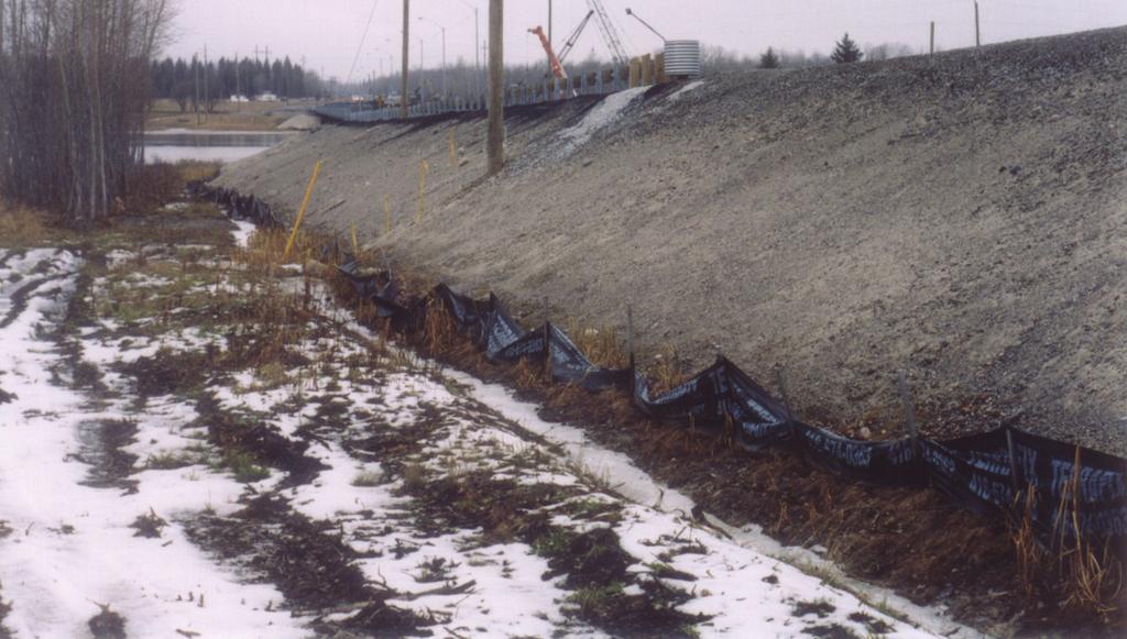 Reinforced Embankment Advantages of TenCate Reinforced Embankment Solutions: Construction Higher embankments and steeper side slopes permitted Working platforms