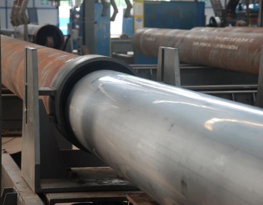 MECHANICALLY LINED CRA PIPES The Ultimate Flow-Line Solution Low Risk High Reliability Passive corrosion resistance Fast Production time Patented process CS carrier pipe up to X80 for strength Rolled