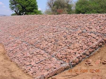 The walls base width is normally 55-60% of the height, depending also on the in-situ soil parameters.