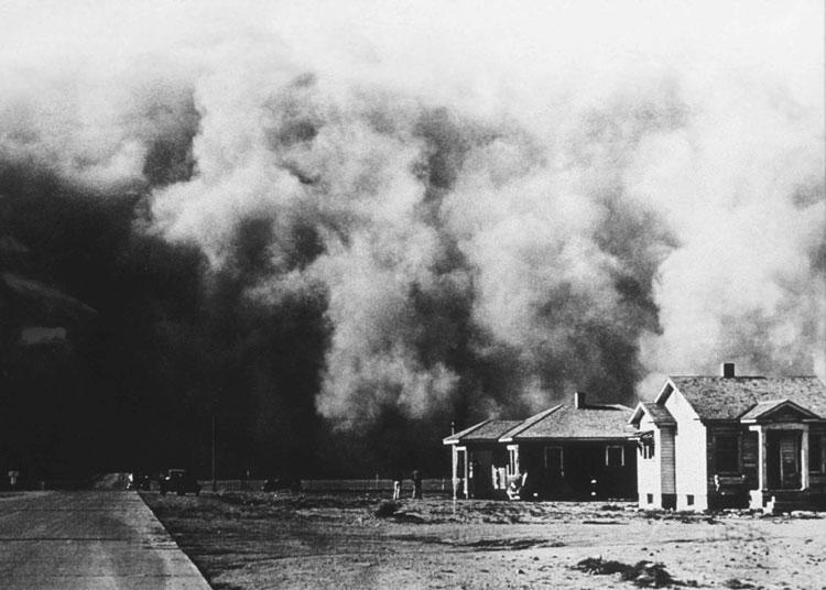 Climate Change 305 FIGURE 4.8 A great roller of dust moves across the land in Colorado during the Dust Bowl of 1930s. (Photograph courtesy of National Resources Conservation Service.