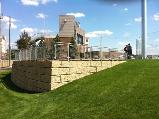 When constructing independent railings, fences, and traffic barriers, it is important that there is coordination between the wall installer and the contractor that will be installing the independent