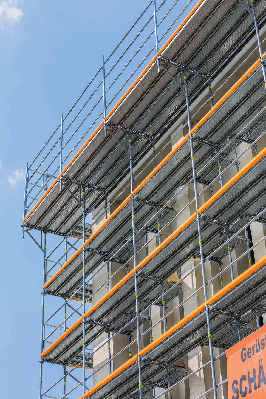 Standard applications Fast connection of supports and console brackets Supports and console brackets can be connected directly to the integrated scaffold nodes of the Easy Frame