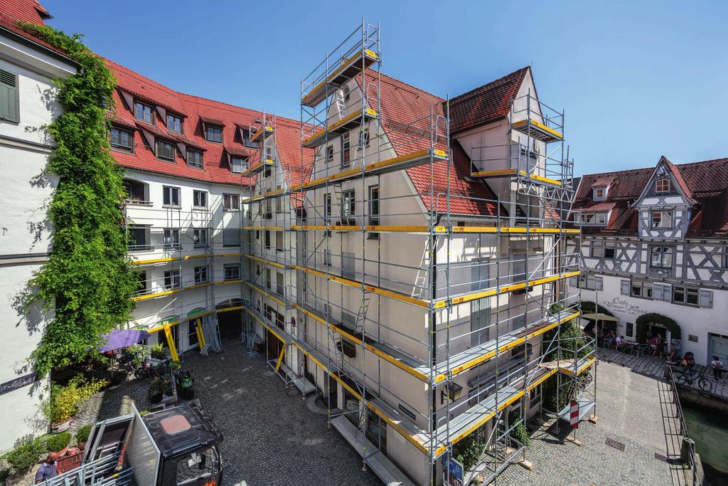 System advantages PERI UP Easy The lightweight and fast facade scaffolding for safe working conditions PERI UP Easy is a "lightweight" among the steel facade scaffolding systems and stands for quick