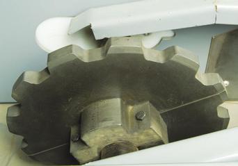 dependability. Large profile UHMW paddles convey material in a center pan divided flow trough.