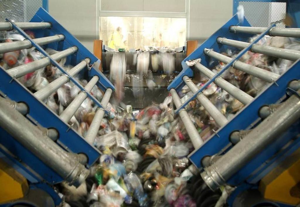 6 Fuel Pre-treatment: Materials Recovery Facilities (MRF) Automated technologies and manual picking to separate recyclable materials Clean MRF processes separately
