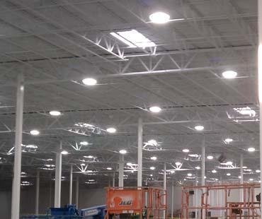INDUSTRIAL COMMON APPLICATIONS Warehouses and Factories require optimal lighting conditions to ensure safety and efficient performance of staff.